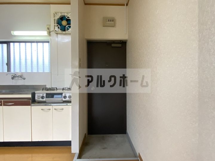 畑本ハイツの玄関