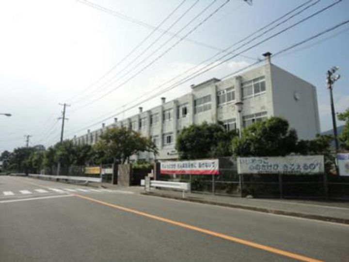 チェリス伴の周辺