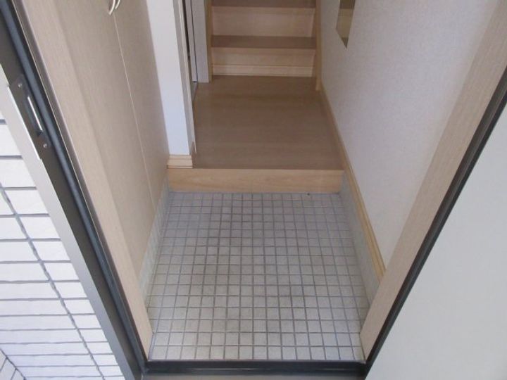 北海道帯広市東五条南12(一戸建)の賃貸物件の玄関