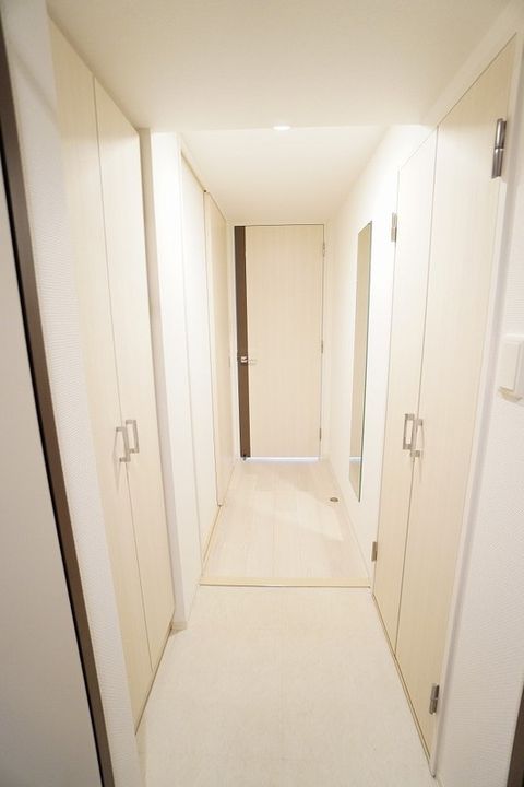 セレニテ本町グランデの玄関