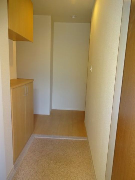 シャーメゾン粟津の玄関