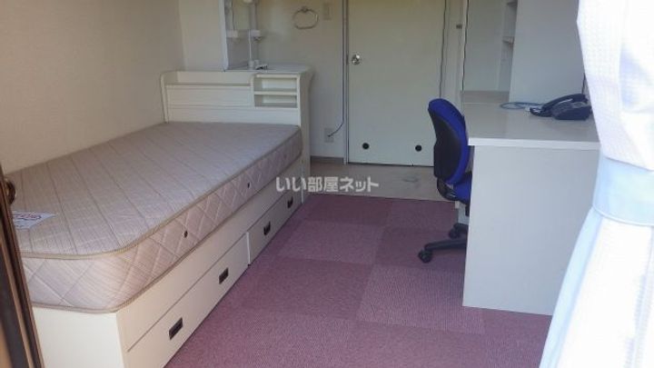 ドーミー赤池の居間