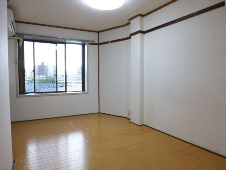 リバーサイド越路の居間