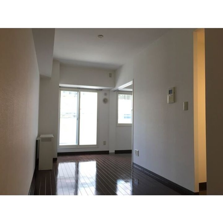 レジディア大通西の居間