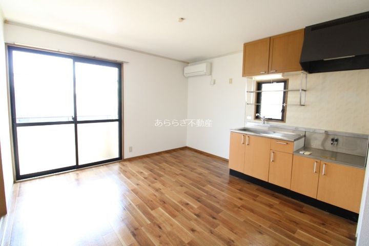 静岡県浜松市中央区佐藤1(アパート)の賃貸物件の居間