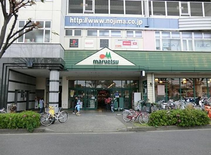 フリースクエアー英の周辺