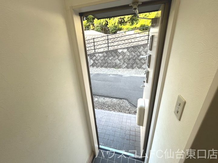 エスポワール真栄の玄関