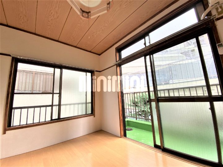 粉川マンションの居間