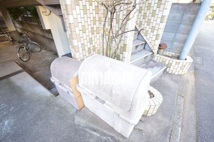 メゾン三英の地図