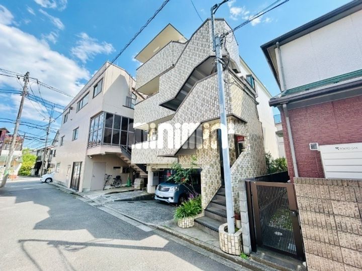 メゾン三英の外観