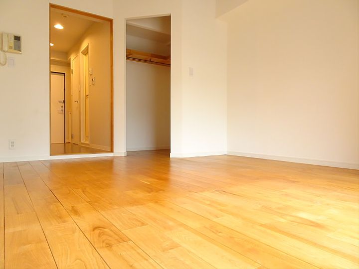 東京都渋谷区幡ヶ谷2の賃貸マンションの居間