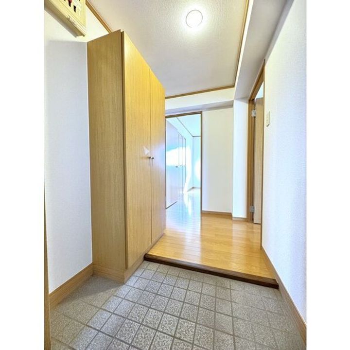 栃木県小山市若木町2(マンション)の賃貸物件の玄関