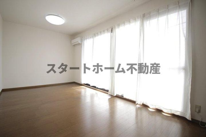 徳島県板野郡藍住町住吉字神蔵(アパート)の賃貸物件の居間