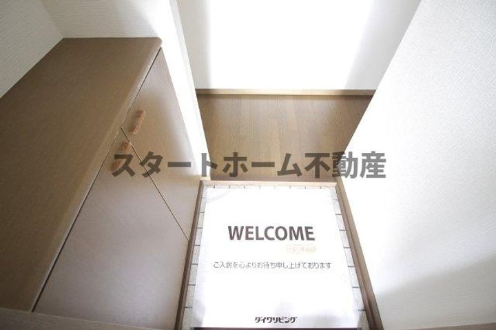 徳島県板野郡藍住町住吉字神蔵(アパート)の賃貸物件の玄関