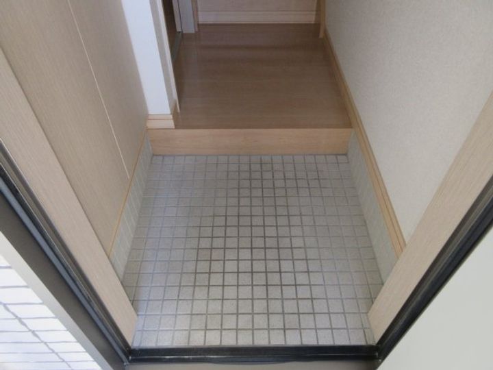 北海道帯広市東五条南12(一戸建)の賃貸物件の玄関