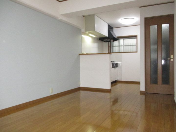 笑光マンションの居間