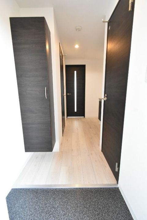 ジーメゾン大宮日進ウエストの玄関