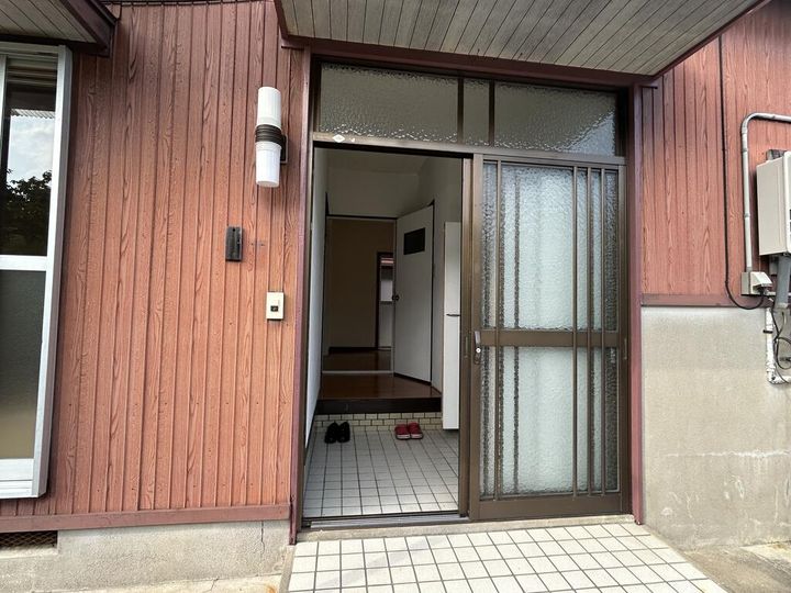 三重県伊勢市藤里町(一戸建)の賃貸物件の玄関