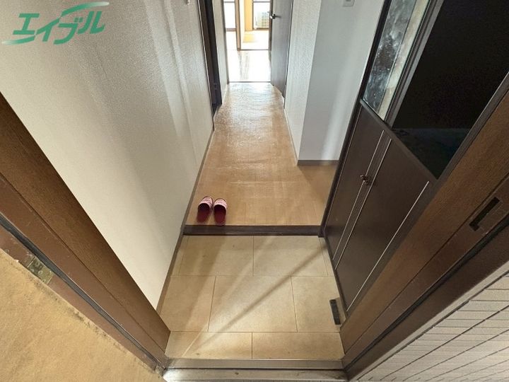 ファミール西浜田 北館の玄関