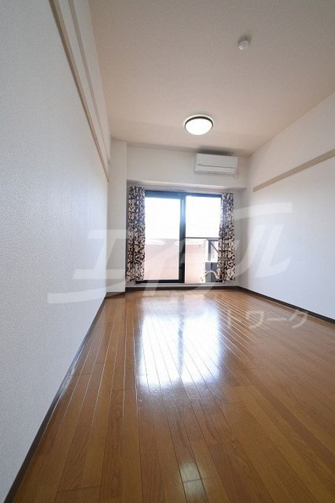 エミネンス千里山の居間