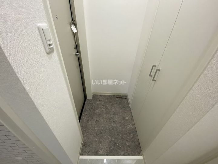大阪府門真市元町(アパート)の賃貸物件の玄関