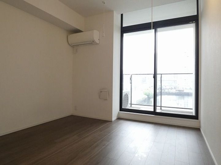 東京都港区海岸2の賃貸マンションの居間