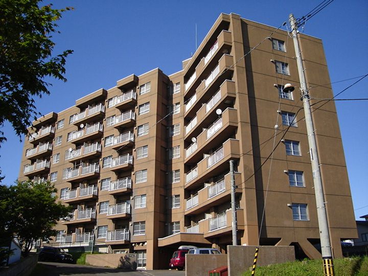 大栄マンション鶴ヶ岱の外観