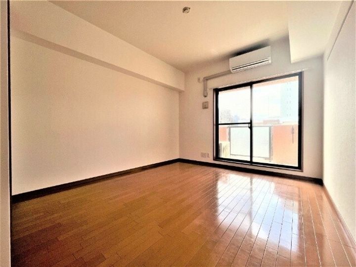 サイプレスの内装