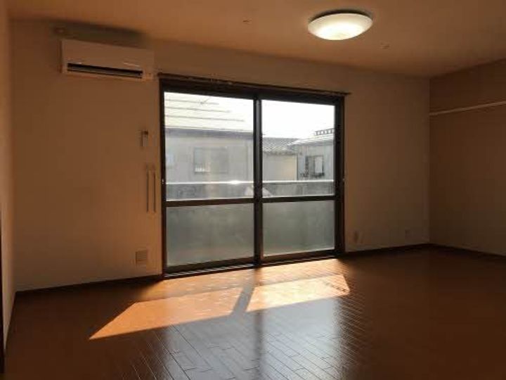 新潟県長岡市泉1(アパート)の賃貸物件の居間