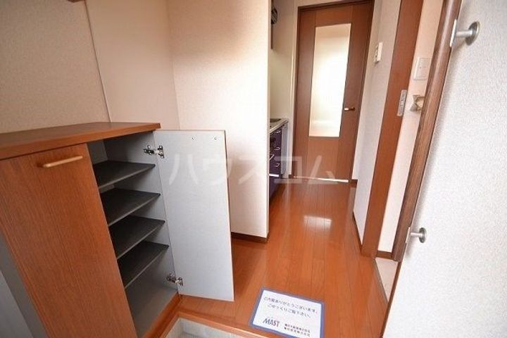 ファミールメゾンの玄関