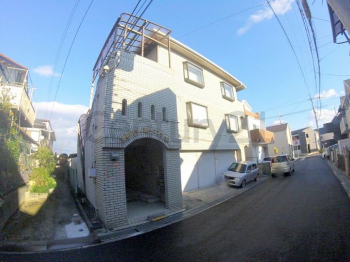 ラグゼコート伊丹の外観
