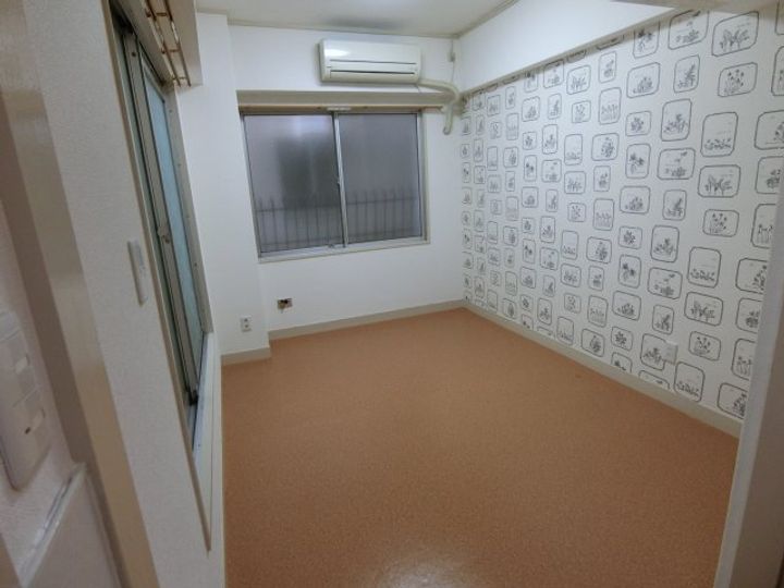 内田マンションの居間