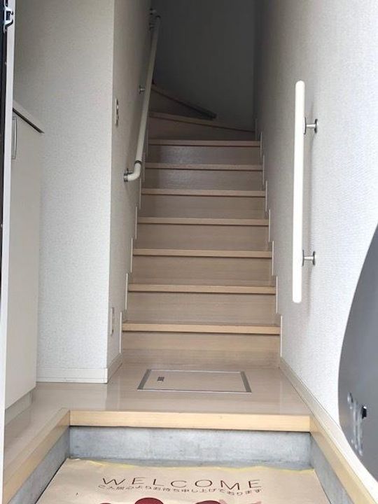 ソレーユ広面の玄関