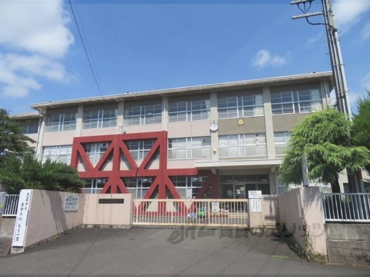 レオパレス護佐丸の周辺