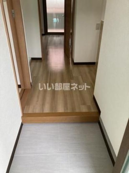 京都府京都市西京区桂野里町(マンション)の賃貸物件の玄関