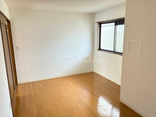 ソレーユ関西の居間