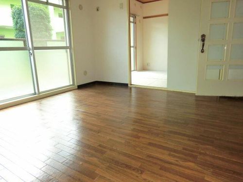 グリーンハイツ泉206の居間