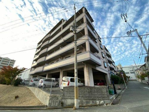 アスティオン江坂の外観