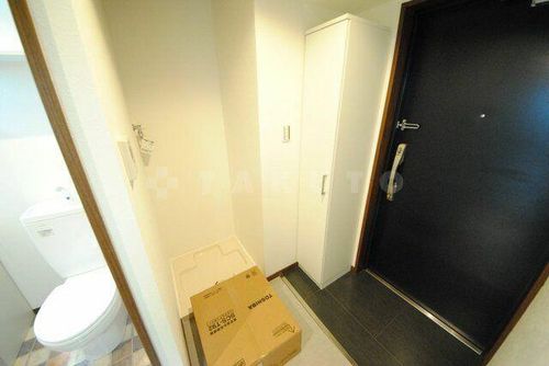 ウインズコート新大阪の玄関