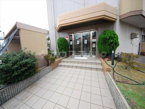 第3中尾ハイツの玄関