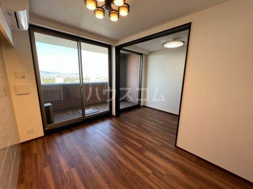 プレジオ緑地公園の居間