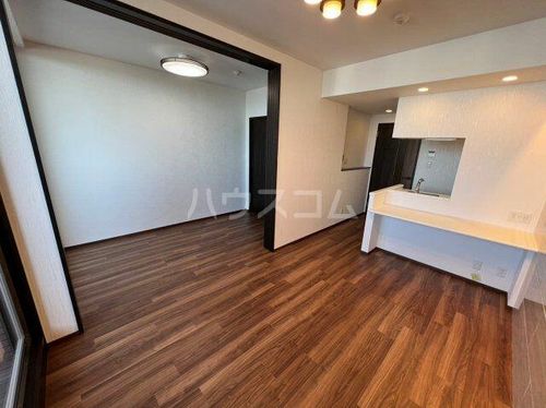 プレジオ緑地公園の居間