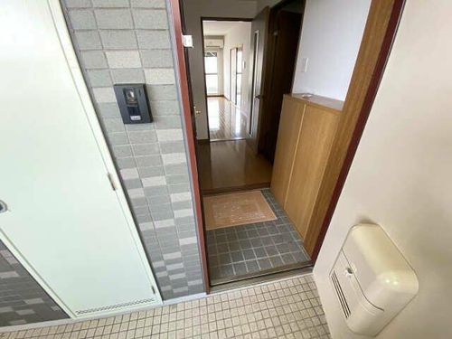 上社メゾン井筒の玄関