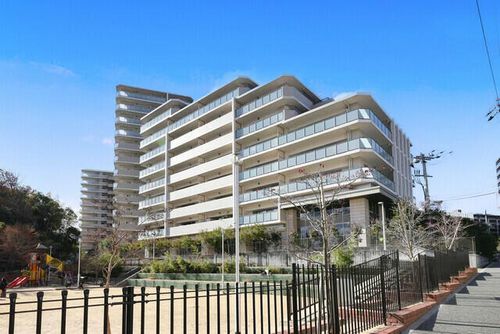 ロジュマン千里中央の外観