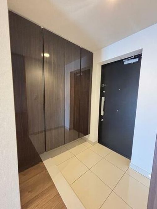 ロジュマン千里中央の玄関