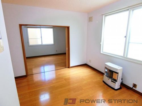 ルート5FUMIの居間