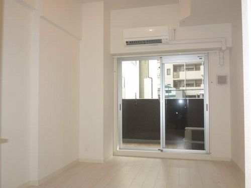 アドバンス名古屋モクシーの居間