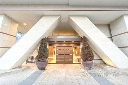 ロイヤルパークス千種の玄関