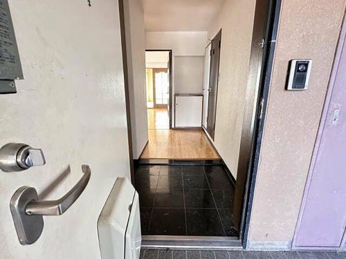 ウィンザーガーデンの玄関