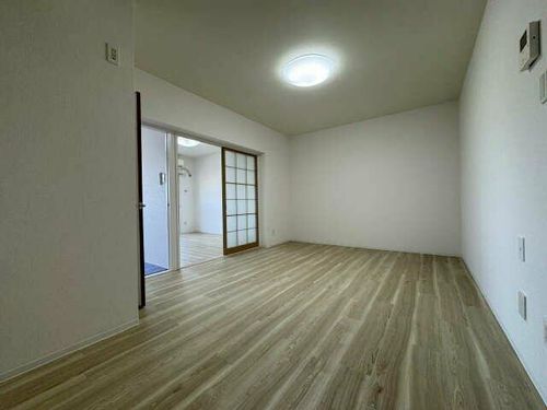 ファミールモリの居間